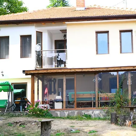 “ния” Case de vacanță *