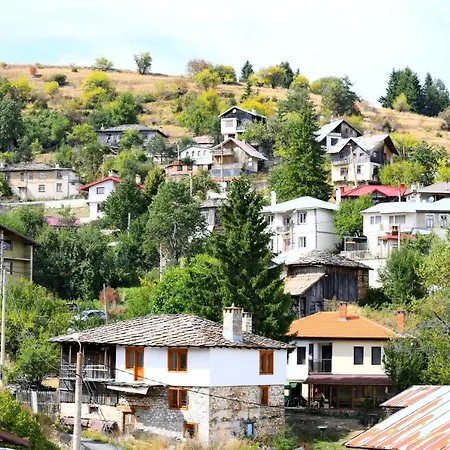 “ния” Nyaraló *